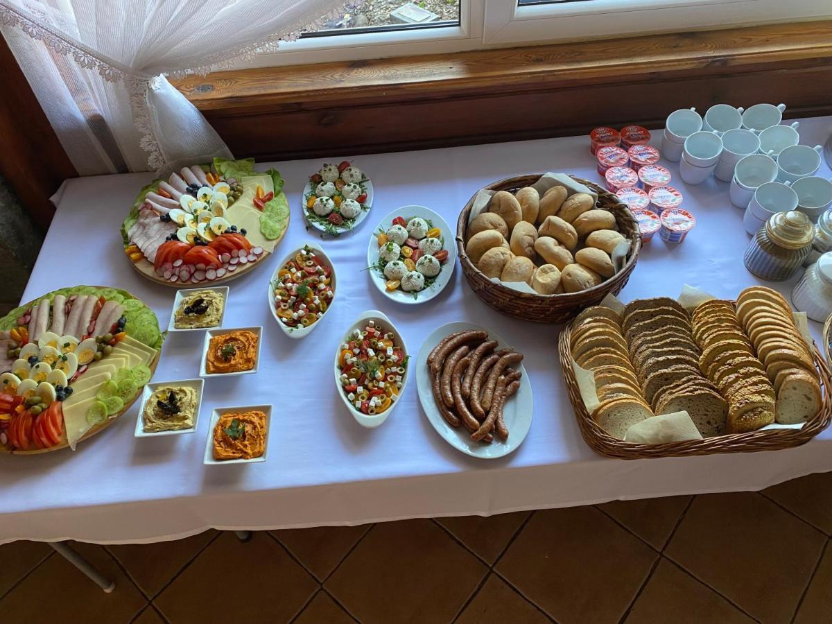 Gospodarstwo Agroturystyczne Dworek Andrzejowka Gardzien Luaran gambar